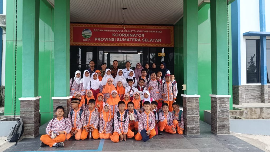 Gambar ini memiliki atribut alt yang kosong; nama berkasnya adalah WhatsApp-Image-2025-10-15-at-13.34.16-1024x576.jpeg